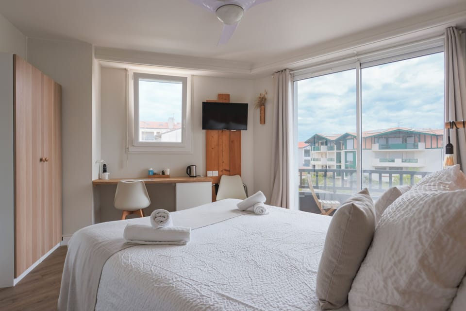 Basic Double Room, Balcony | Blackout drapes, iron/ironing board, WiFi (free), individually decorated