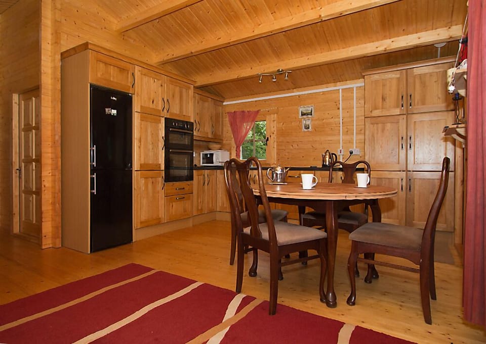 Traditional Chalet, 2 Bedrooms, Garden View, Garden Area | Private kitchen | Full-size fridge, microwave, oven, stovetop