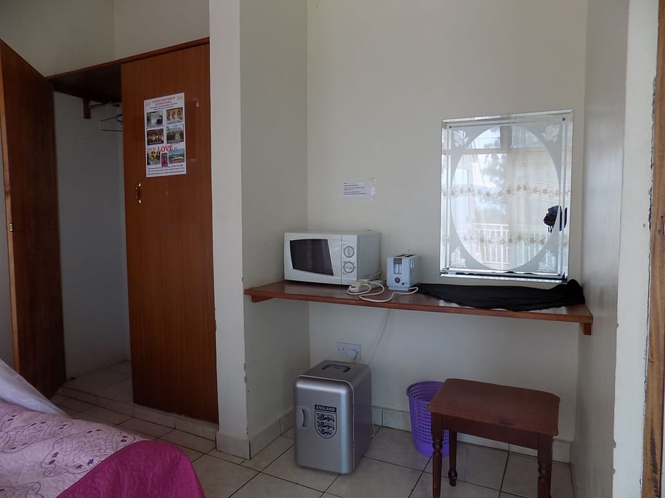 Double Room | Desk, free WiFi, bed sheets