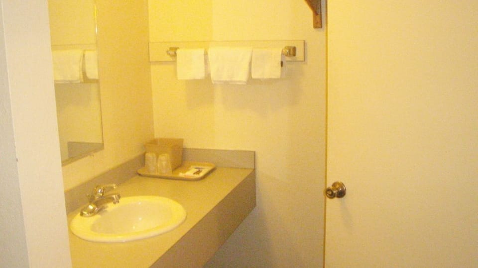 Bathroom sink