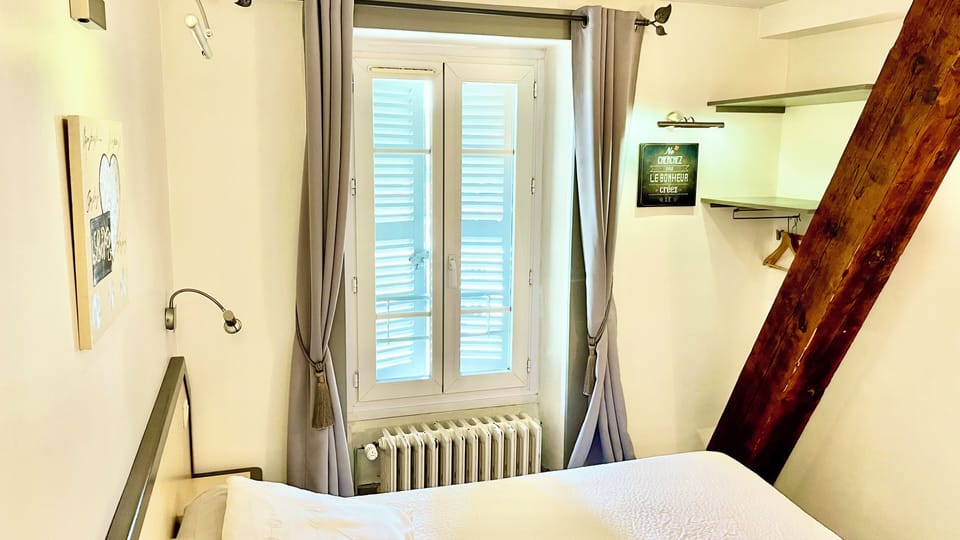 Single Room | Individually decorated, individually furnished, desk, blackout drapes