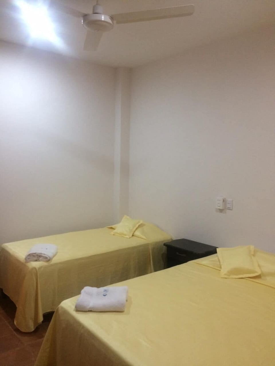 Desk, soundproofing, WiFi (free), bed sheets