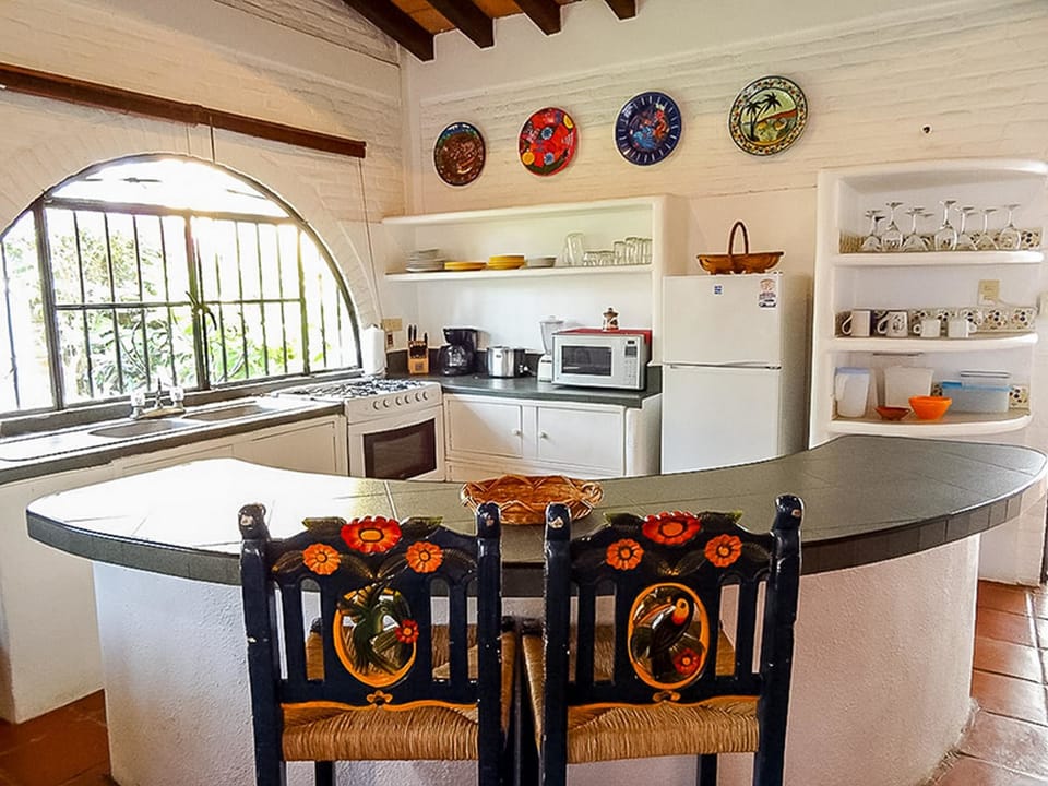 Traditional Townhome, 3 Bedrooms | Private kitchen | Fridge, microwave, oven, stovetop
