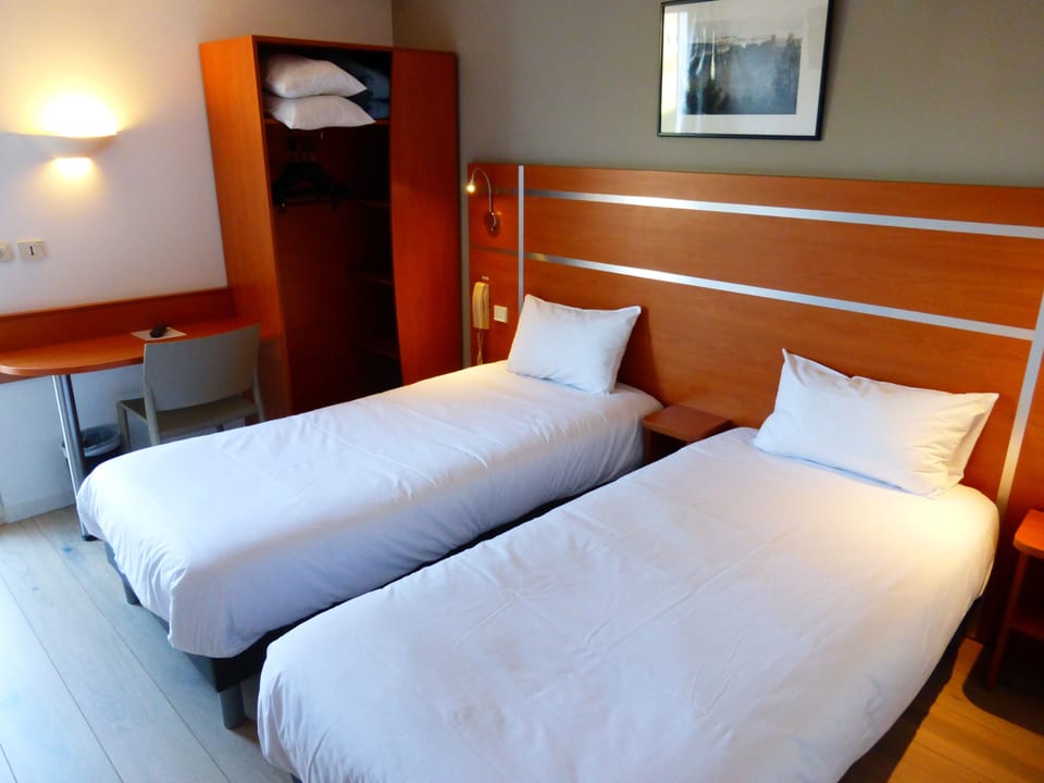 Twin Room | Iron/ironing board, free cribs/infant beds, free WiFi, bed sheets
