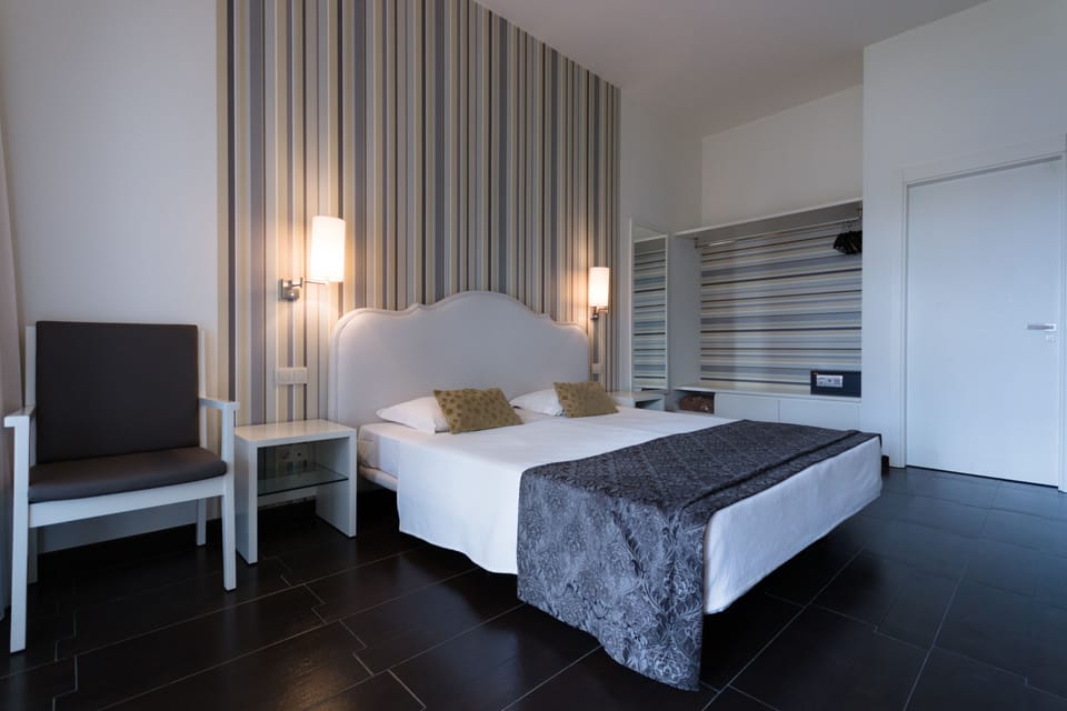 Minibar, in-room safe, desk, bed sheets