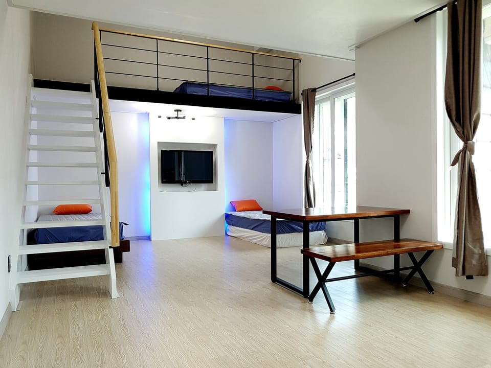 Duplex (Lavender) | Free WiFi