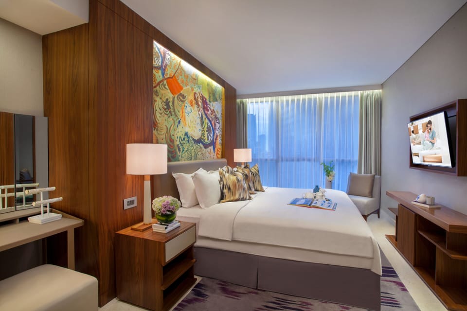 Premier Room, 1 Bedroom | Premium bedding, in-room safe, desk, iron/ironing board