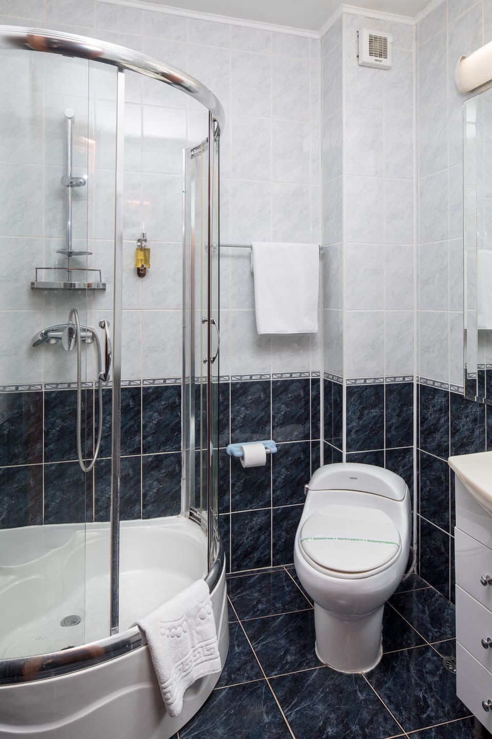 Basic Double Room, 1 Double Bed | Bathroom sink