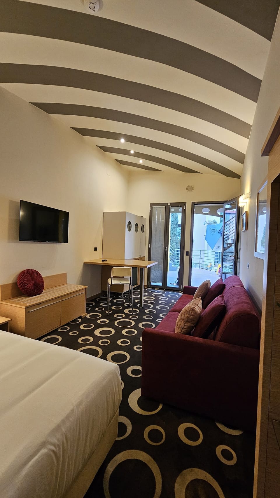 Superior Apartment | Desk, blackout drapes, soundproofing, WiFi (free)