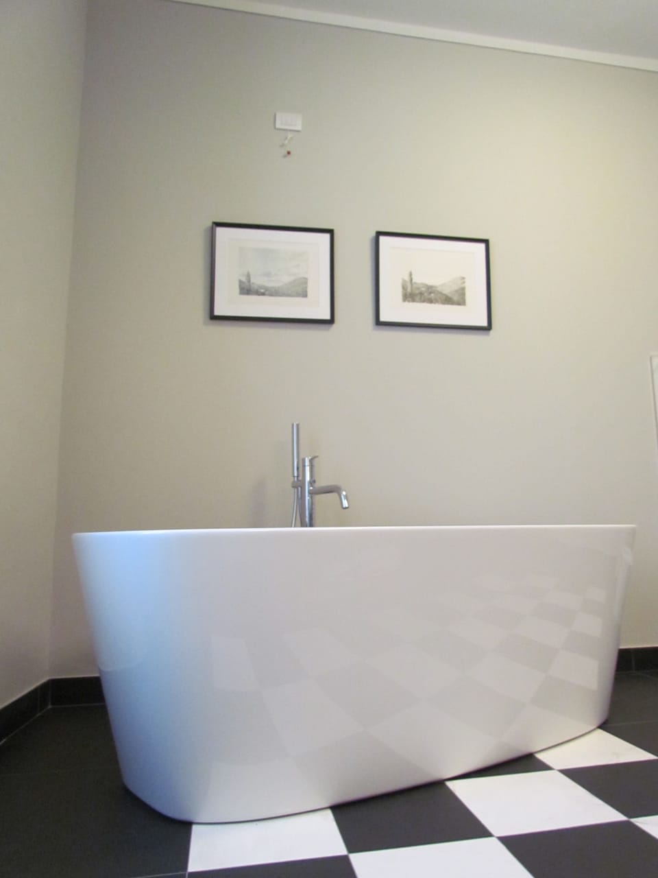 Deluxe Suite, Lakeside | Bathroom | Separate tub and shower, deep soaking tub, rainfall showerhead