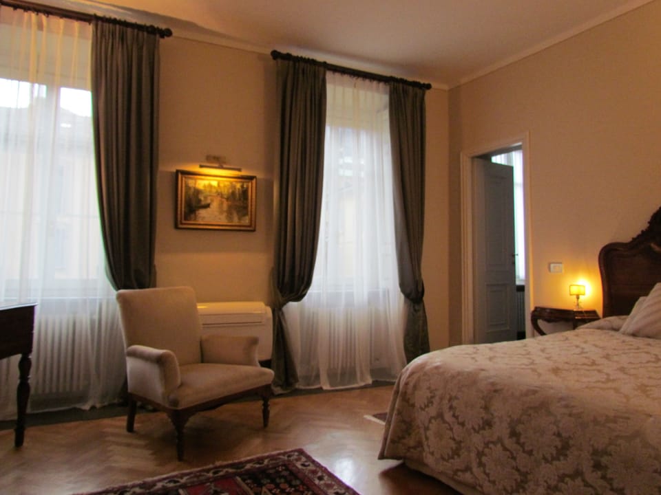 Deluxe Suite, Lakeside | 1 bedroom, minibar, individually furnished, desk