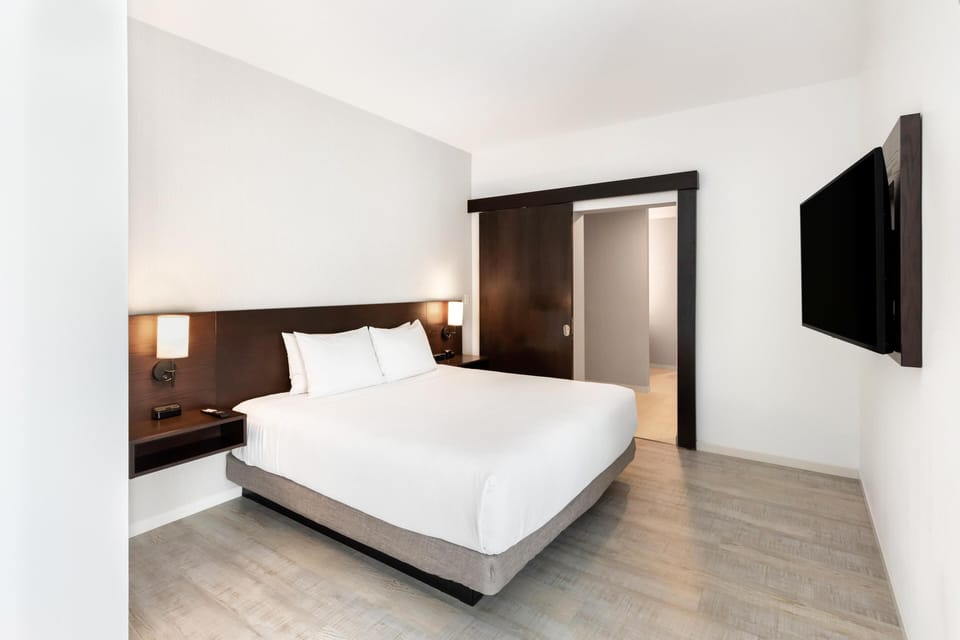 Suite, 1 King Bed | Premium bedding, in-room safe, desk, laptop workspace