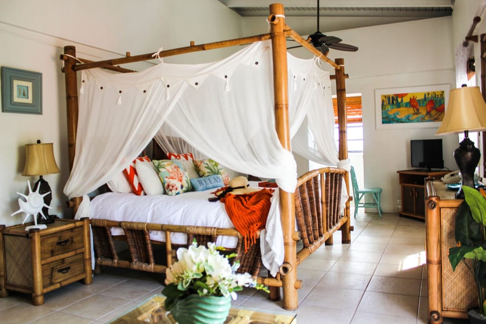 Junior Suite, 1 King Bed, Harbor View | Blackout drapes, iron/ironing board, free WiFi, bed sheets