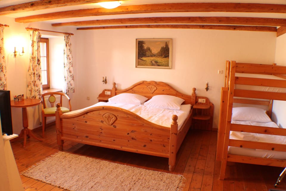 Family Room, Non Smoking | Hypo-allergenic bedding available, minibar, in-room safe, desk