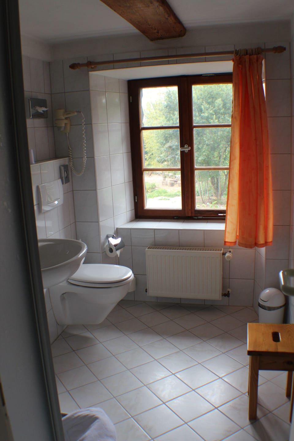 Standard Double Room Single Use, Non Smoking | Bathroom | Shower, hair dryer, towels