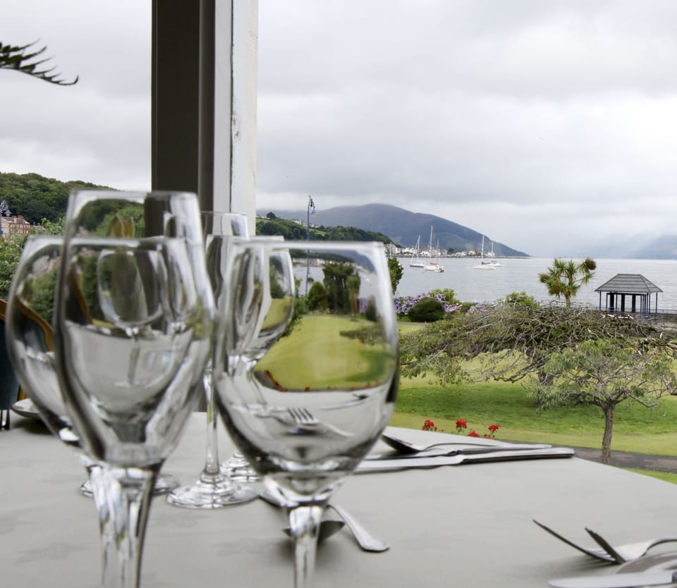 Daily cooked-to-order breakfast (GBP 13.00 per person)