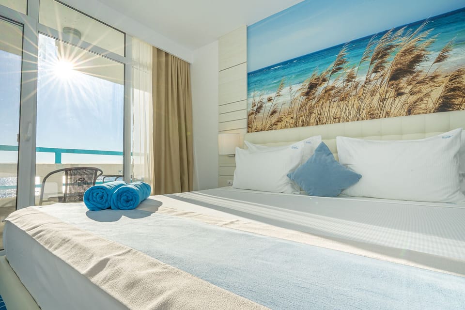 Standard Double Room, 1 King Bed, Sea View | Minibar, in-room safe, soundproofing, free WiFi