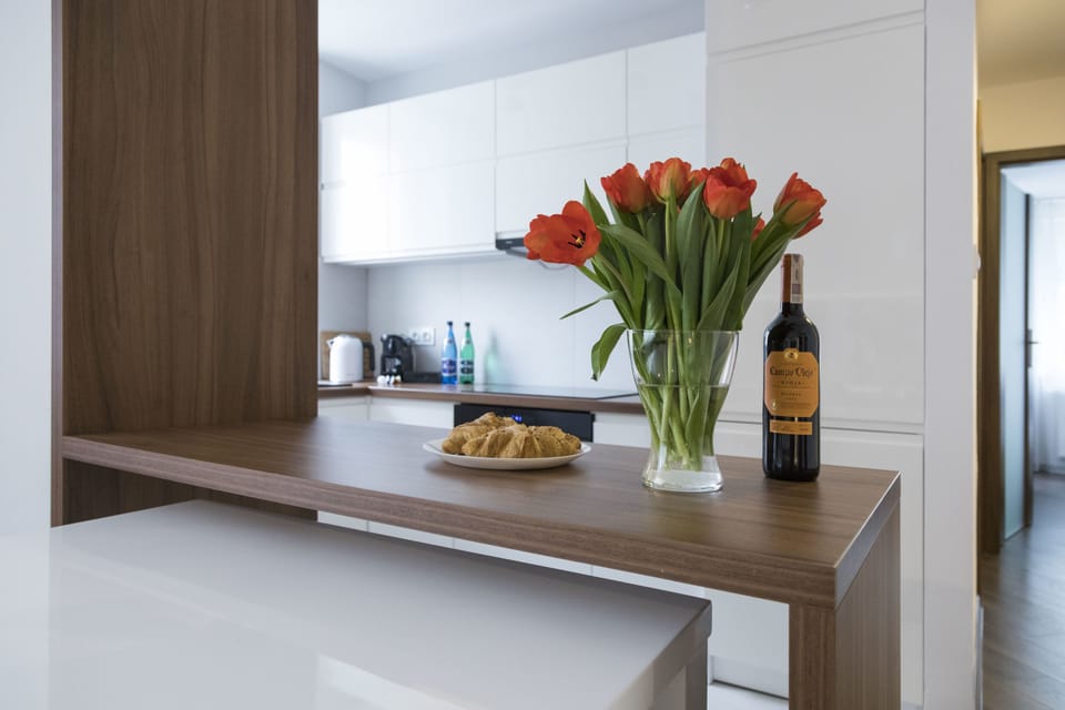Executive Apartment, 2 Bedrooms, Kitchenette | Private kitchenette | Fridge, oven, stovetop, dishwasher