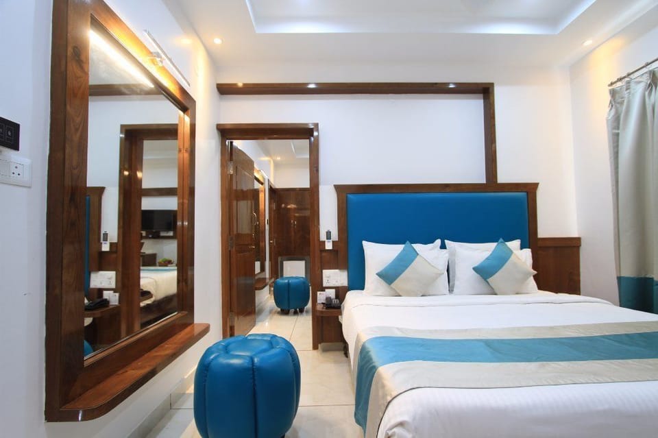 Family Room | Premium bedding, in-room safe, desk, soundproofing