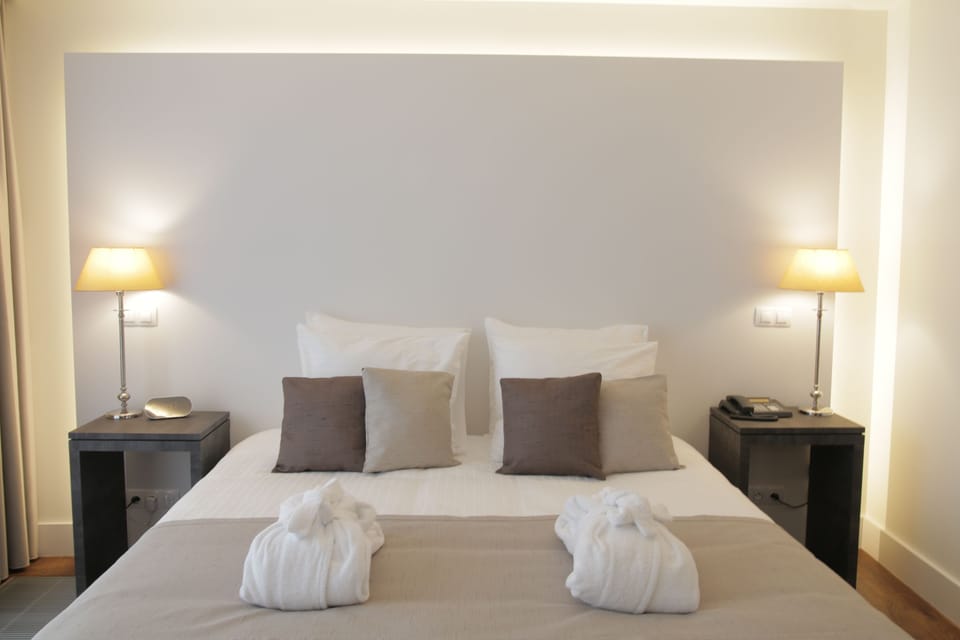 Superior Double Room, Bathtub, Garden Area | 1 bedroom, premium bedding, free minibar, in-room safe