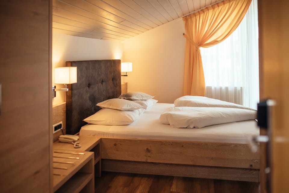 Double Room, Balcony | Hypo-allergenic bedding, in-room safe, desk, free WiFi
