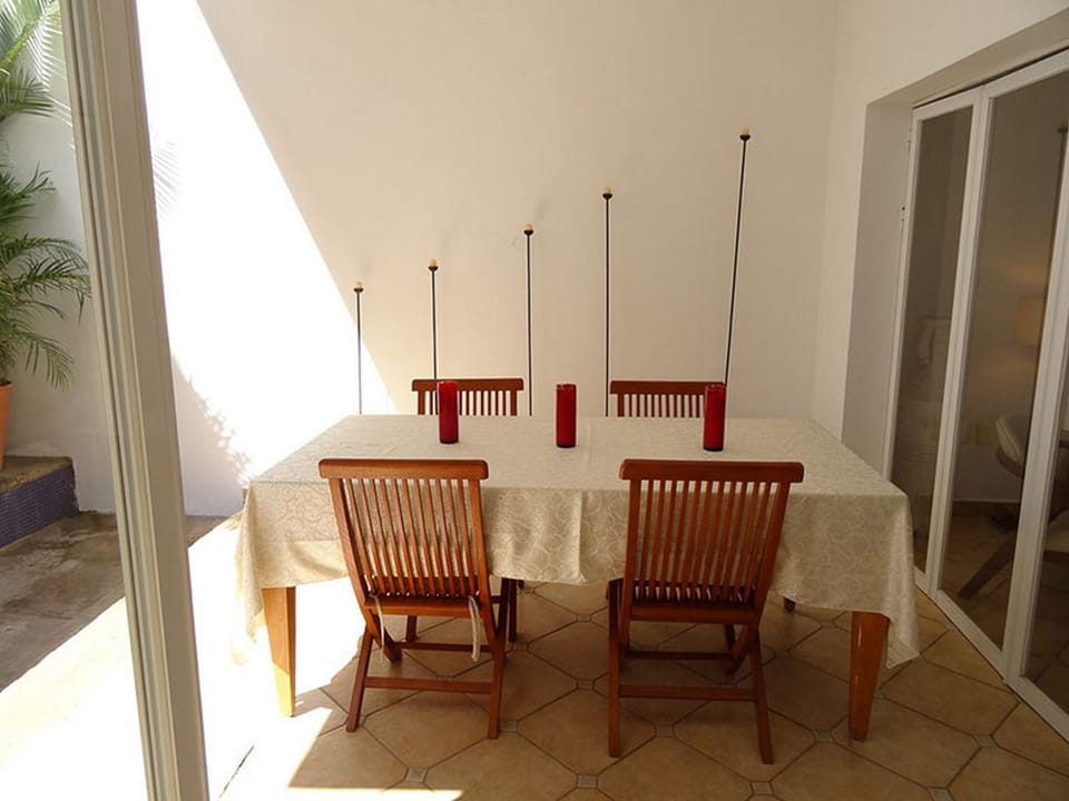 Traditional Townhome, 4 Bedrooms | In-room dining