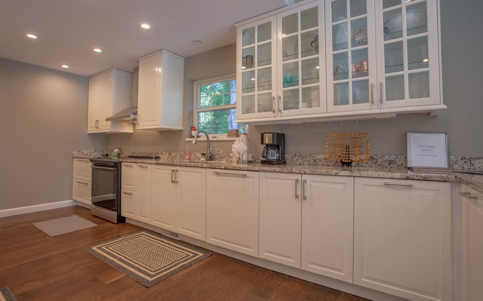 House, 4 Bedrooms | Private kitchen | Fridge, oven, coffee/tea maker, toaster