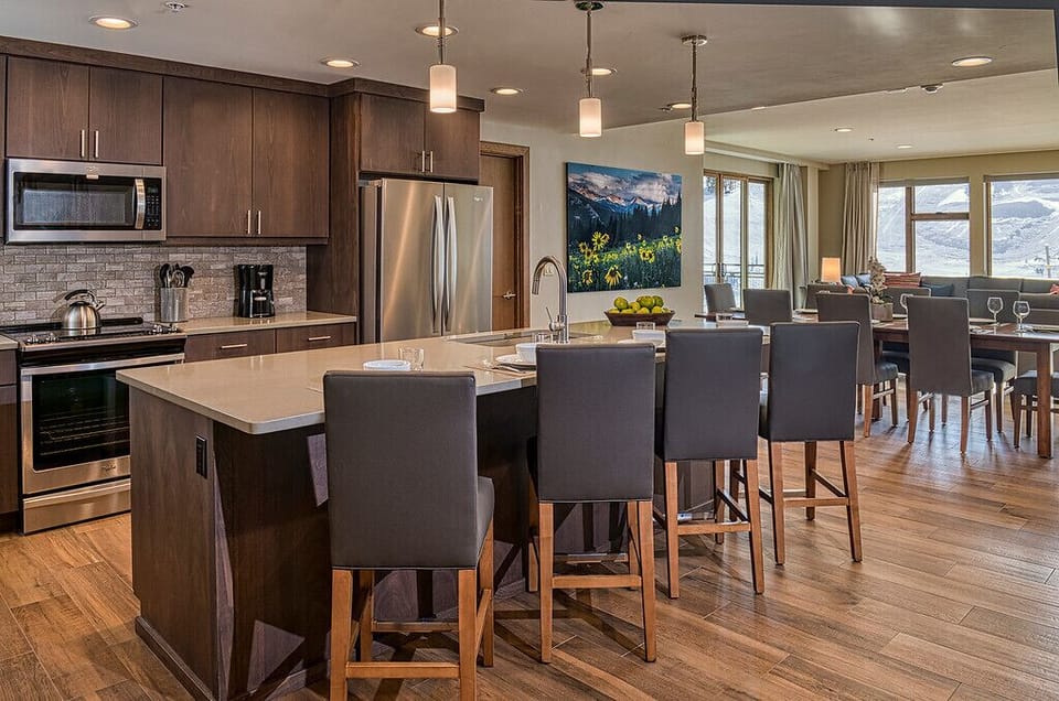 Grand Condo, Balcony (2-Bedroom Colorado) | Private kitchen | Microwave, stovetop, toaster, cleaning supplies