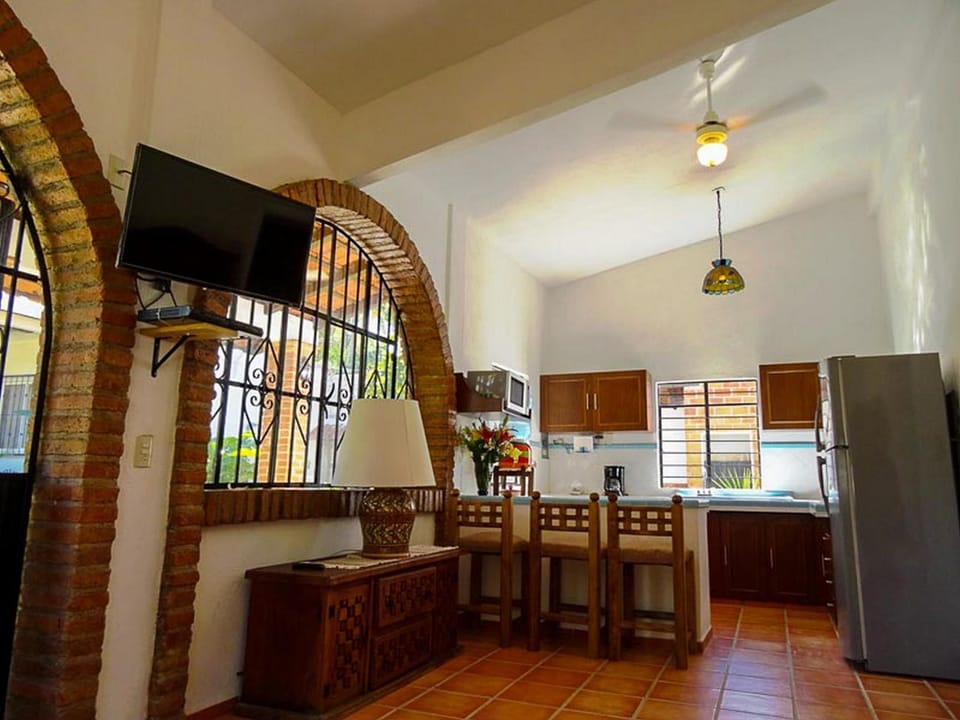 Traditional Townhome, 1 Bedroom | Private kitchen | Full-size fridge, microwave, oven, stovetop