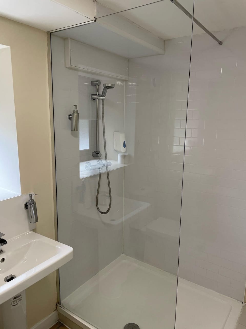 Standard Room (Family of 4) | Bathroom | Combined shower/tub, hair dryer, towels