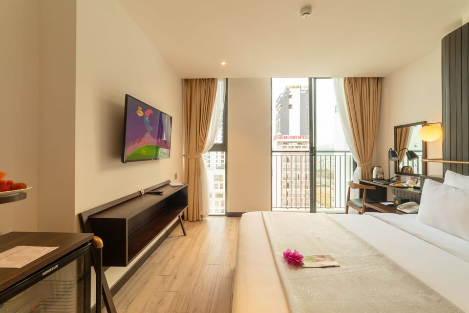 Deluxe Double or Twin Room | Hypo-allergenic bedding, minibar, in-room safe, desk