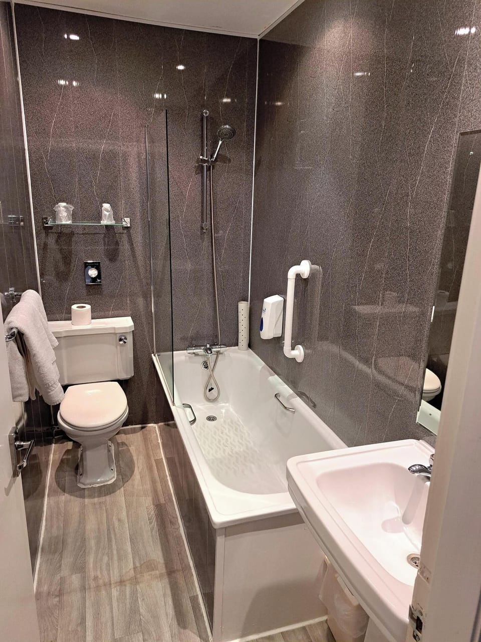 Executive Twin Room | Bathroom | Combined shower/tub, hair dryer, towels, soap