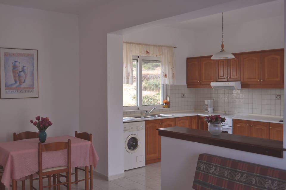 Family House, 1 Bedroom | In-room dining