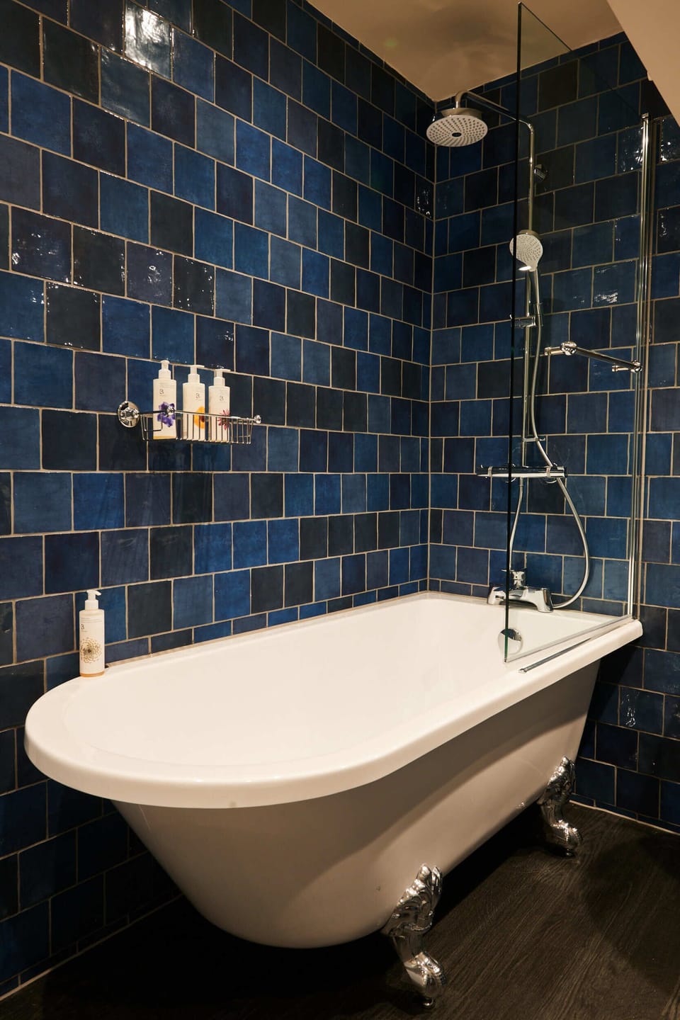 Luxury Double Room | Bathroom | Deep soaking tub, free toiletries, hair dryer, towels