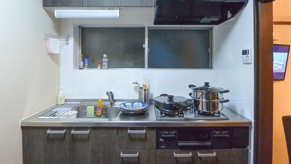 House, Private Bathroom | Private kitchenette | Fridge, microwave, stovetop, coffee/tea maker