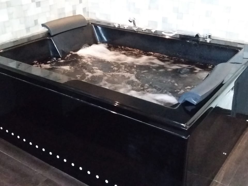 Romantic Double Room, Ensuite (Le Lodge)