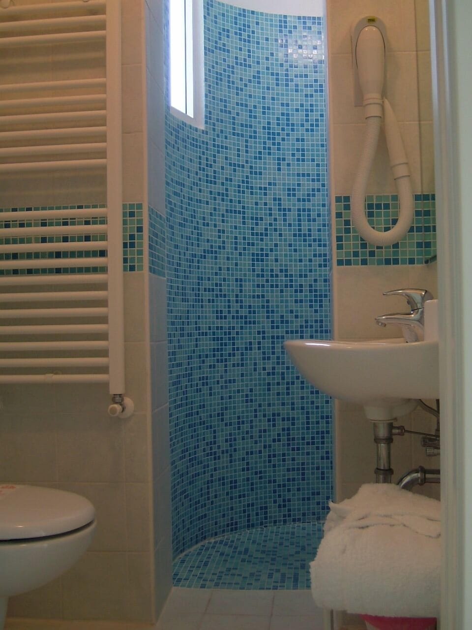 Double or Twin Room, Balcony | Bathroom | Shower, free toiletries, hair dryer, bidet