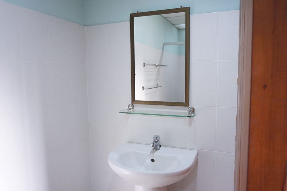 Standard Double Room | Bathroom sink