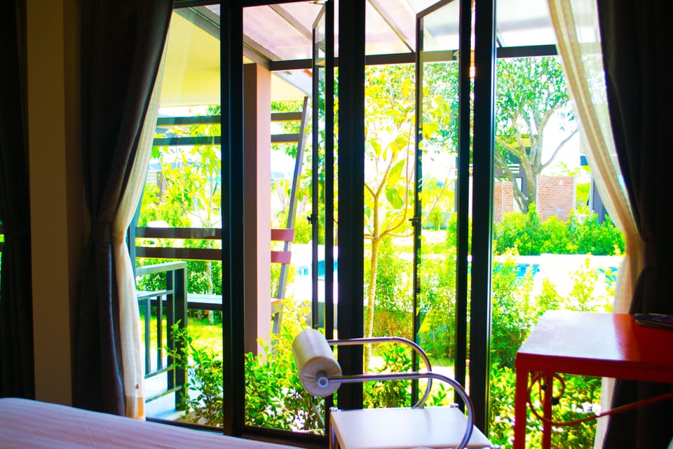 Deluxe Double Room | Minibar, blackout drapes, free WiFi, bed sheets