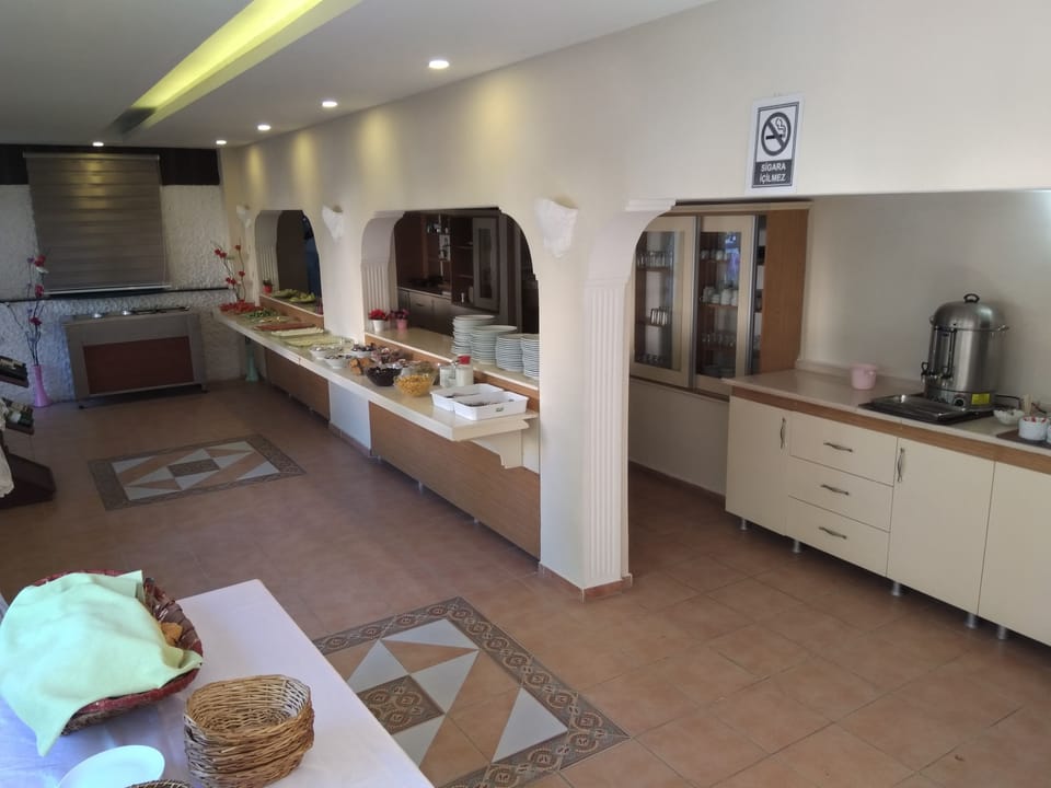 Daily buffet breakfast for a fee