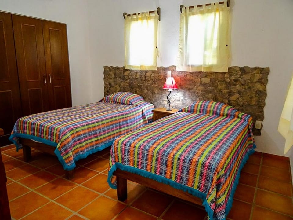 Traditional Studio Suite, 1 King Bed | 1 bedroom, free WiFi