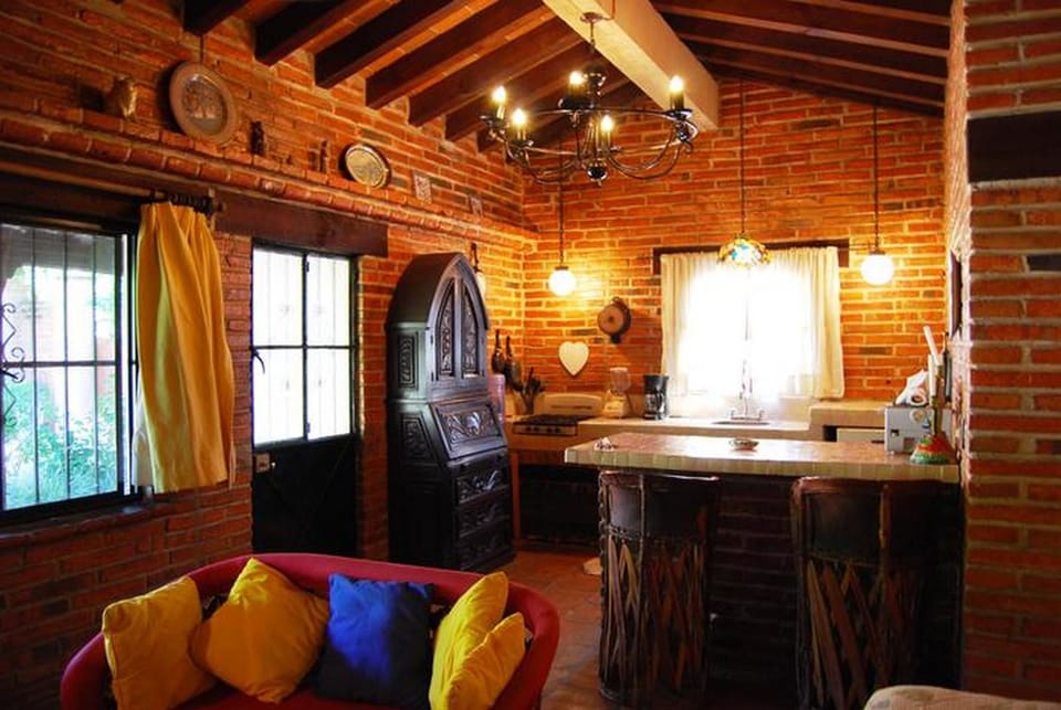 Traditional Studio, 1 Double Bed | Private kitchen | Fridge, microwave, stovetop, coffee/tea maker