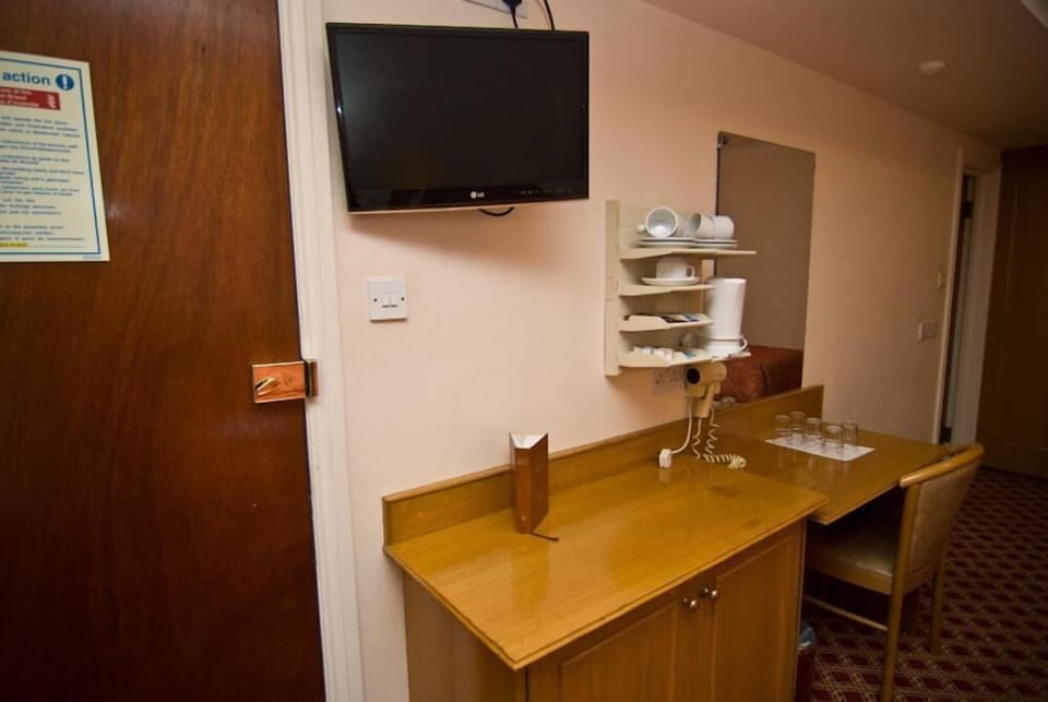 Premium bedding, in-room safe, desk, iron/ironing board