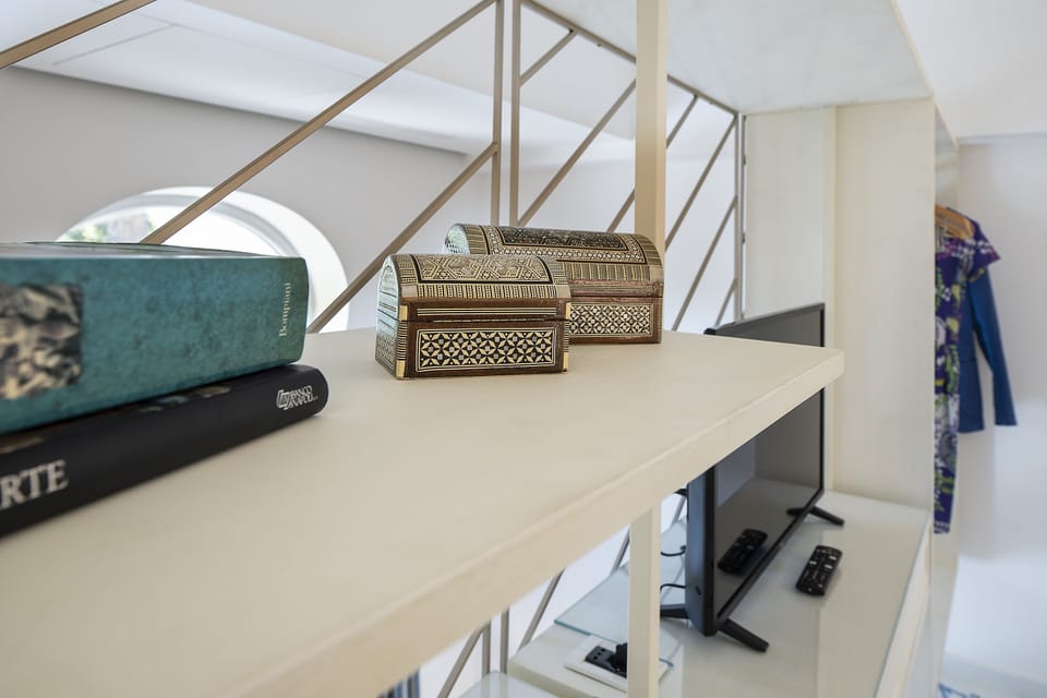 Suite Junior Duplex Vista Giardino | Minibar, in-room safe, individually decorated, individually furnished