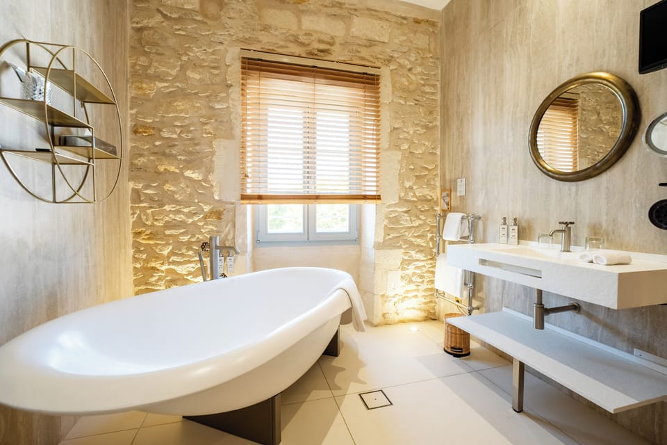 Premium Room | Bathroom | Free toiletries, hair dryer, bathrobes, slippers