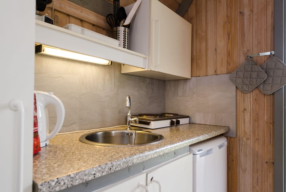 Cabin, Shared Bathroom (6 Beds) | Living area | TV