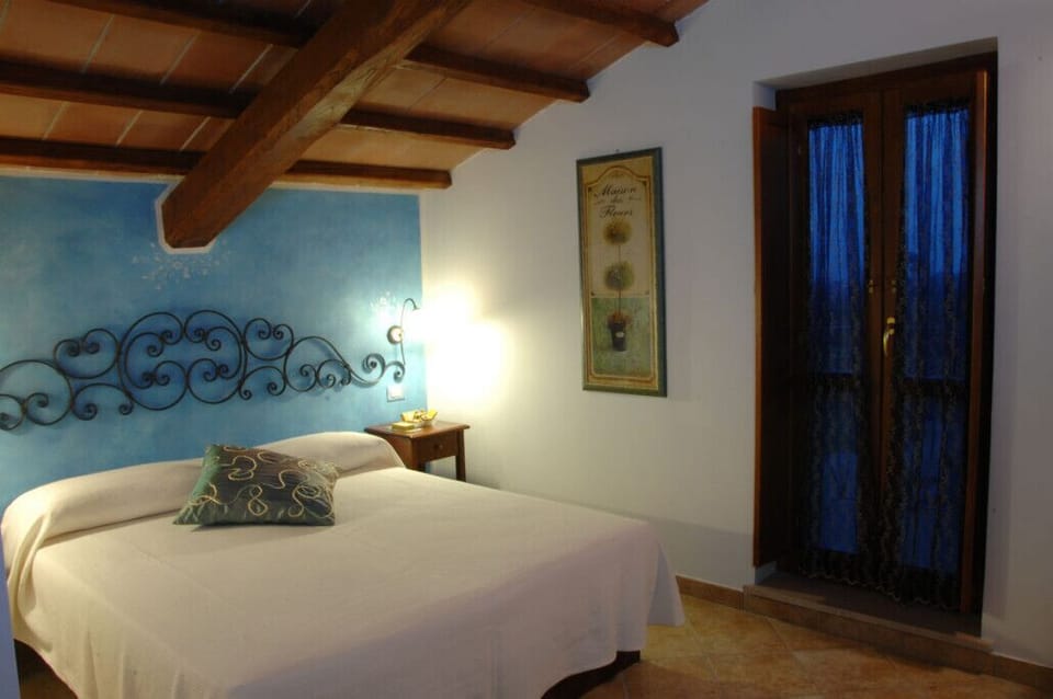 Comfort Double or Twin Room | In-room safe, blackout drapes, free WiFi, bed sheets