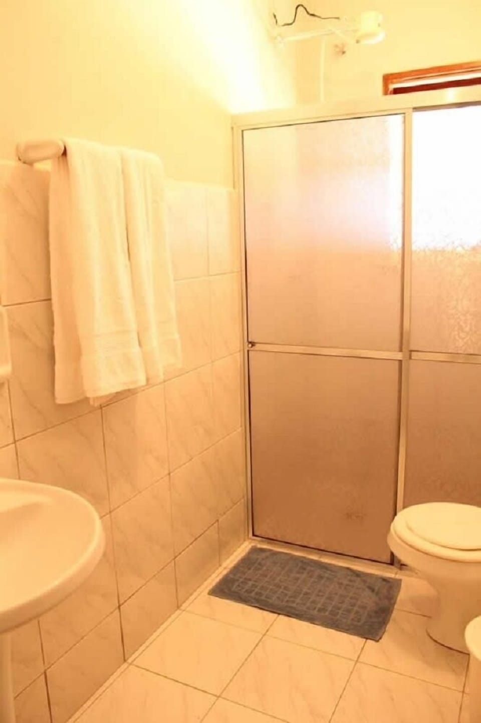 Shower, free toiletries, towels