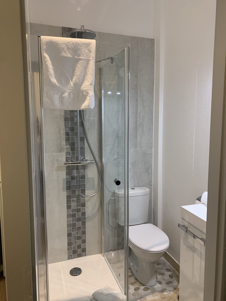 Standard Room | Bathroom shower