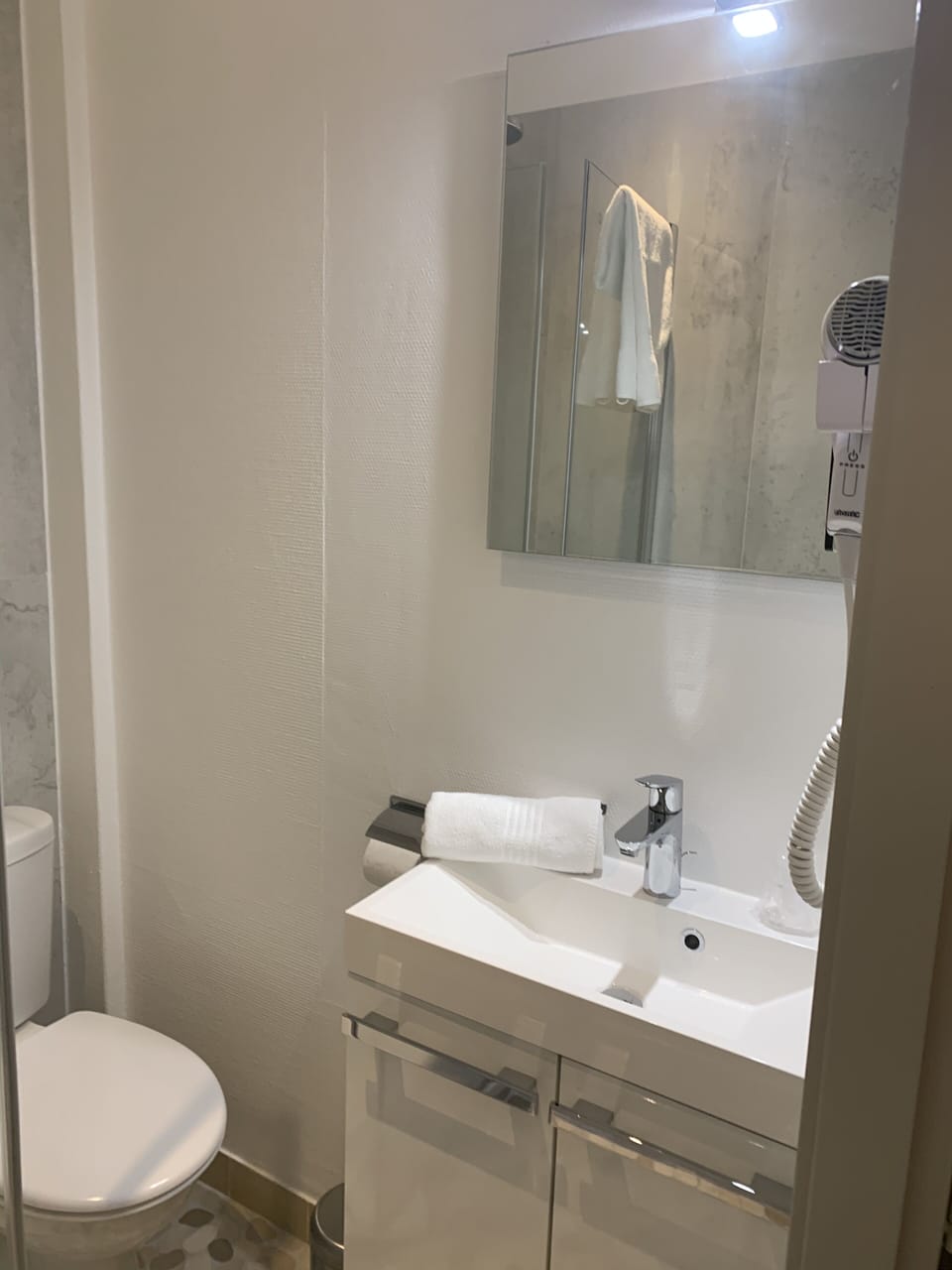 Standard Room | Bathroom sink